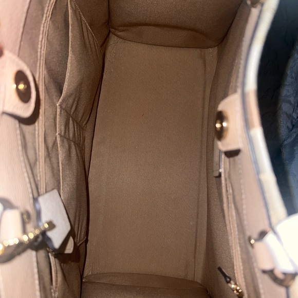 COPY - Coach Dempsey Tote 40 In Signature Jacquard With Stripe And Coach Patch - Picture 2 of 3